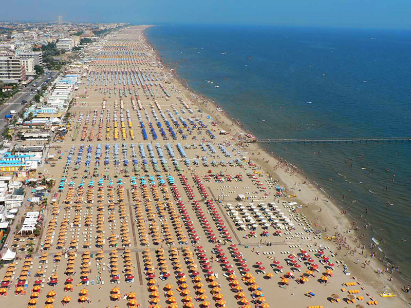 Rimini. Spiaggia, concessioni balneari scadute; «Irregolari, ecco l’esposto in Procura»