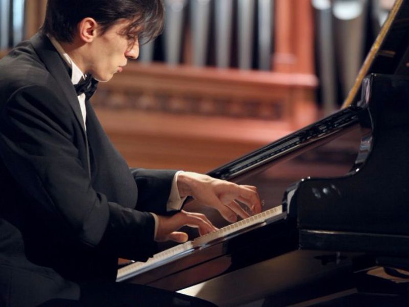 Rimini. Pianoforte: Alexander Romanovski in concerto agli Atti
