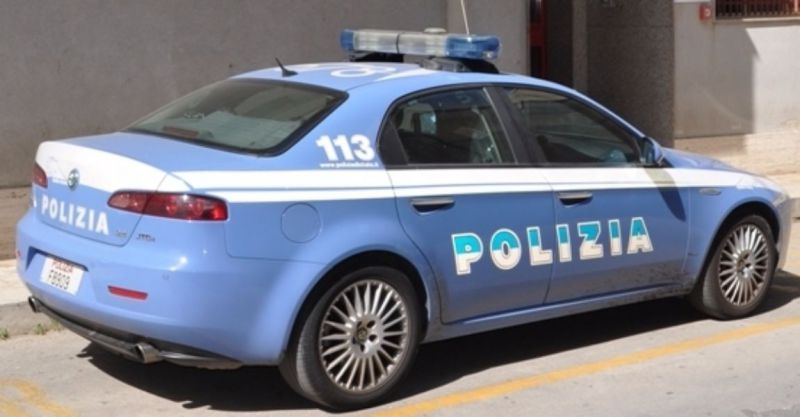 Rimini. Ruba un marsupio da un’ambulanza della “Croce Verde”, arrestato dopo una breve fuga