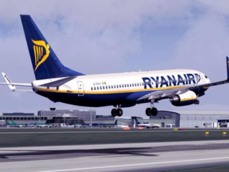 Ryanair mette le ali al Fellini «Puntiamo a 100mila passeggeri» con i nuovi collegamenti