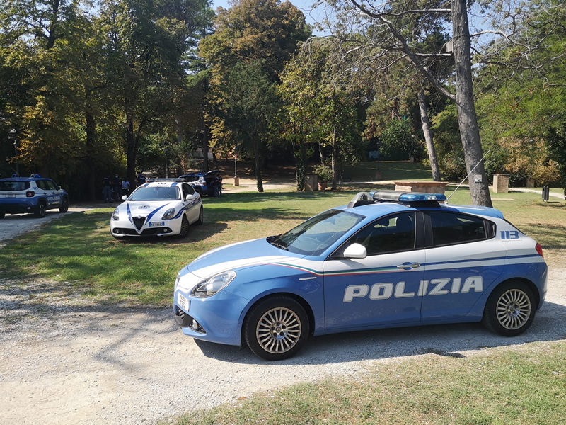 Arrestati due ragazzini a Rimini per aver rapinato e picchiato un turista
