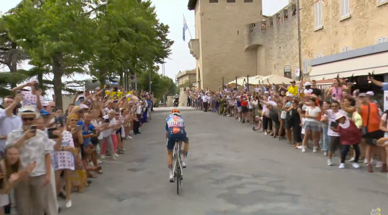 Tour de France a San Marino, il video dell’arrivo di Romain Bardet e Frank van den Broek